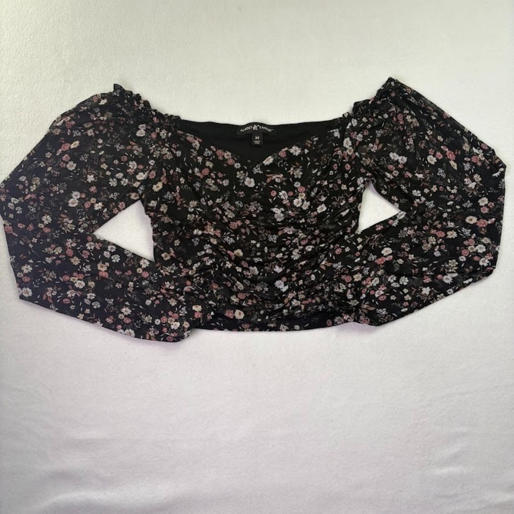 Almost Famous Women's Top Off the Shoulders Ruched Cropped Floral Black‎ Boho